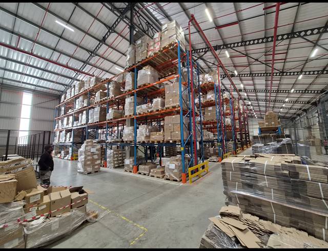 3,500M² WAREHOUSE TO LET IN LONGLAKE